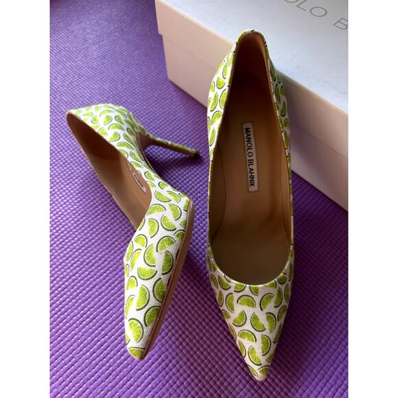$745 Manolo Blahnik Pumps Size 37 EU 7 US NEW White Green Linen Limes - Picture 1 of 12